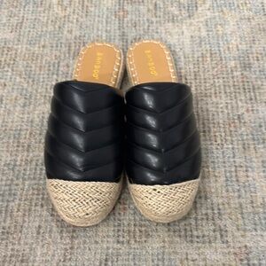 BAMBOO Black and Tan Quilted Mules
